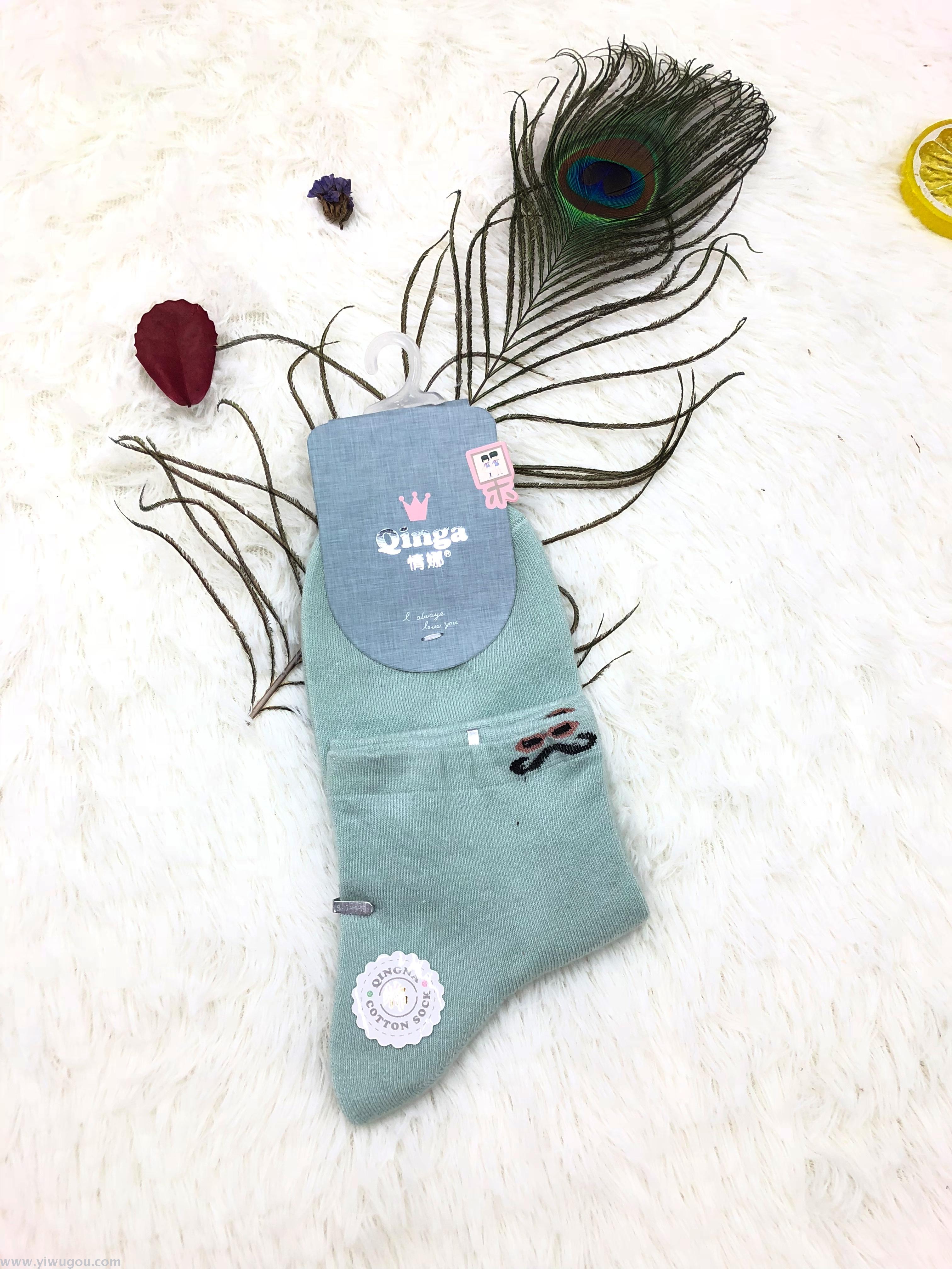 Qingna socks are simple and cute, with combed cotton and candy colors. They are from the Japanese and Korean series of women's socks. The manufacturer offers direct sales with discounts Application Scenario