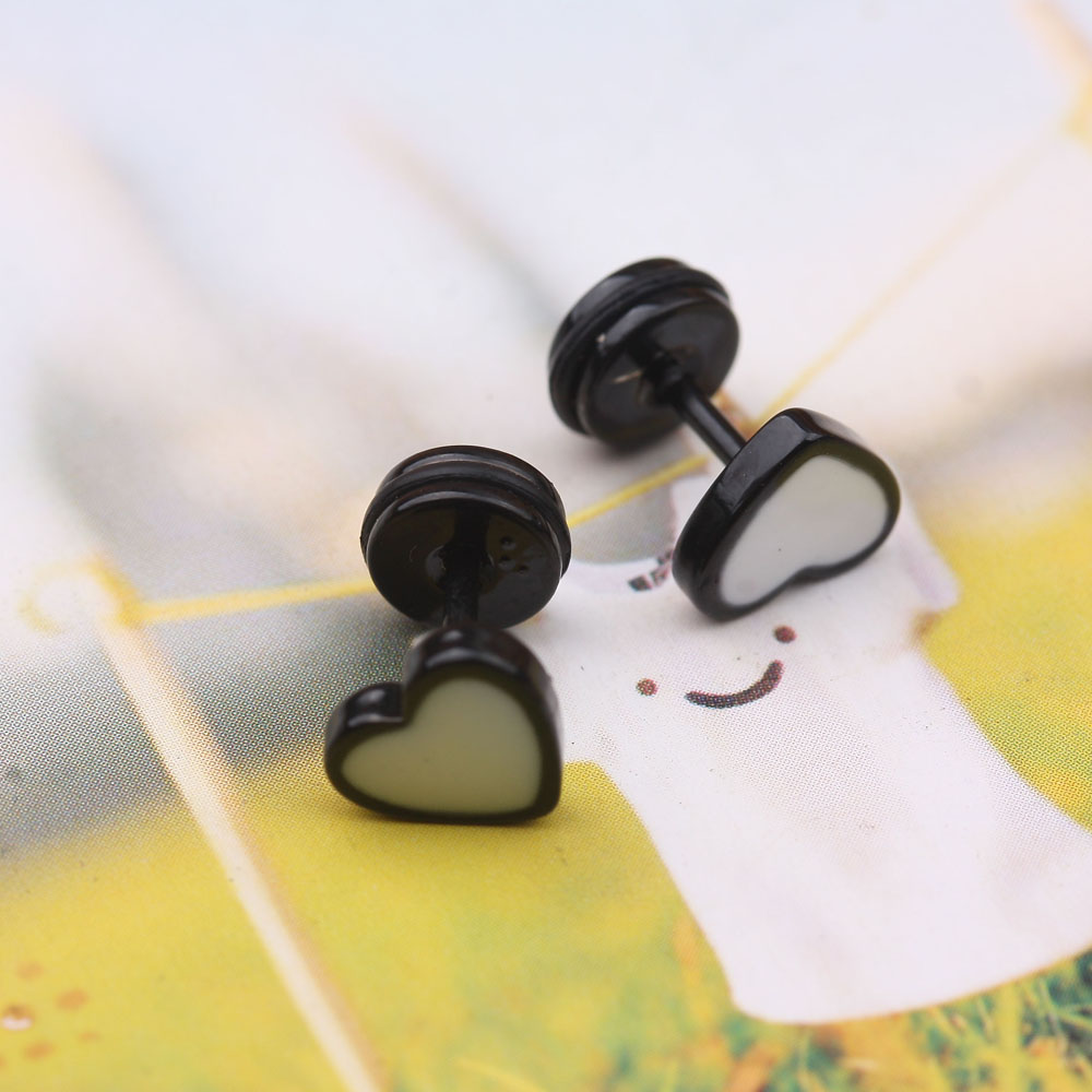 5-yuan store supply: Men's trendy, personalized and fashionable magnetic stud earrings, magnetic earrings, black trendsetter, no ear piercings, ear clips Application Scenario