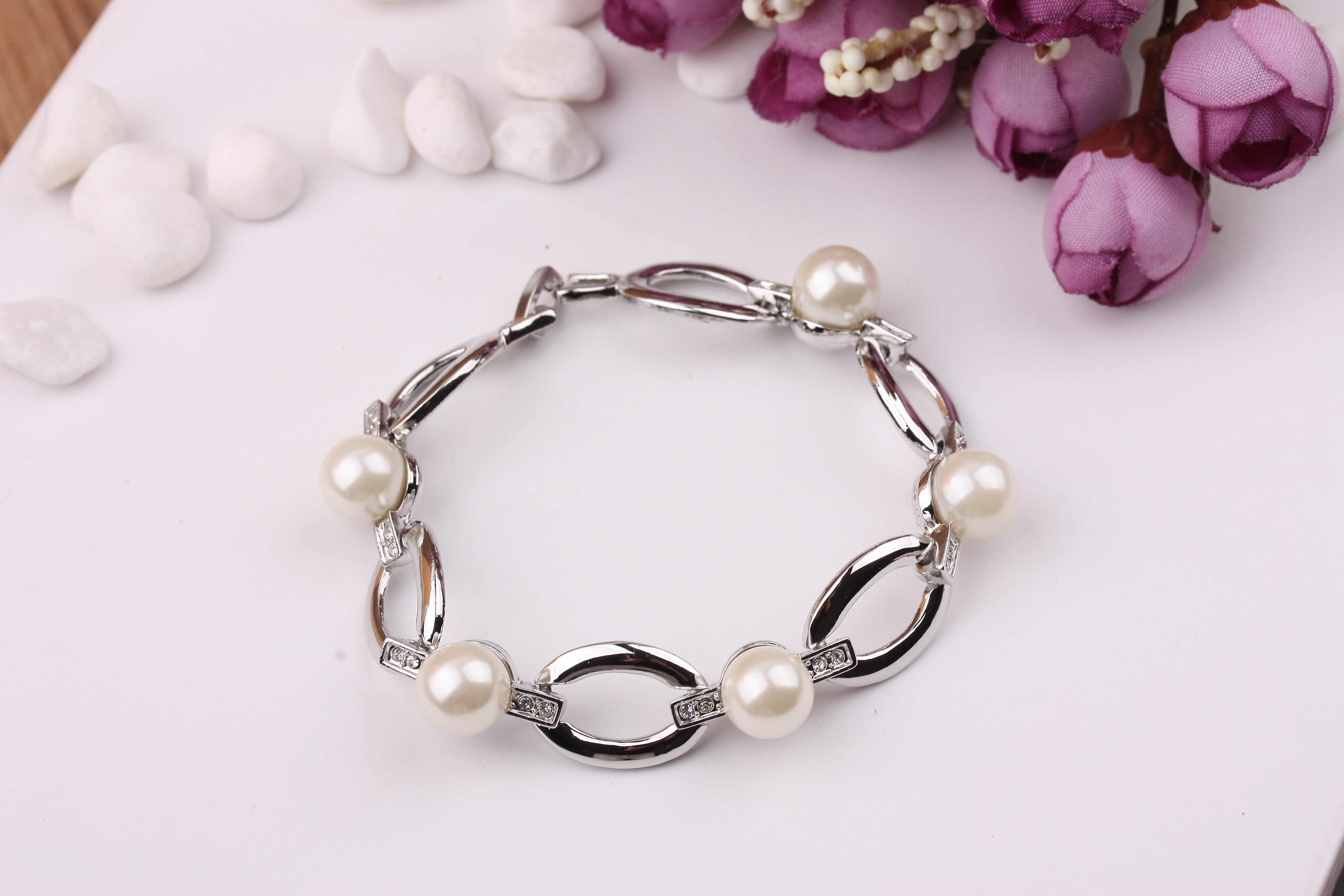 The boutique offers high-end crystal bracelets imported from Austria in their original form Specification image