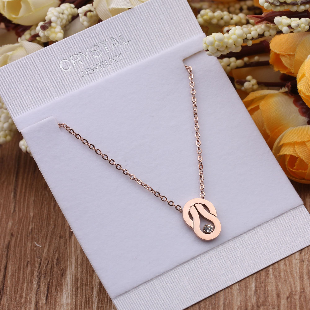 Pudding Station Boutique offers titanium steel collarbone chain, short four-leaf clover necklace, forest-themed women's jewelry and birthday gifts Application Scenario