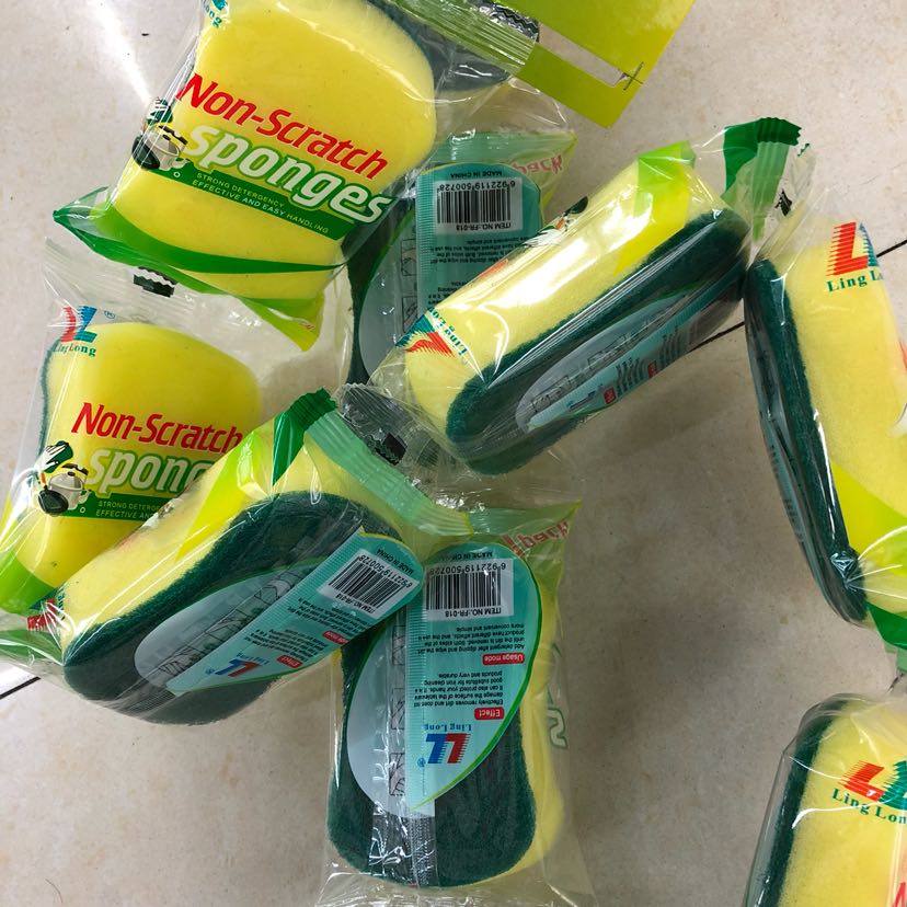 A sponge scouring pad, an 8-shaped sponge cleaning block, and a string of sponge with hanging cards details Picture