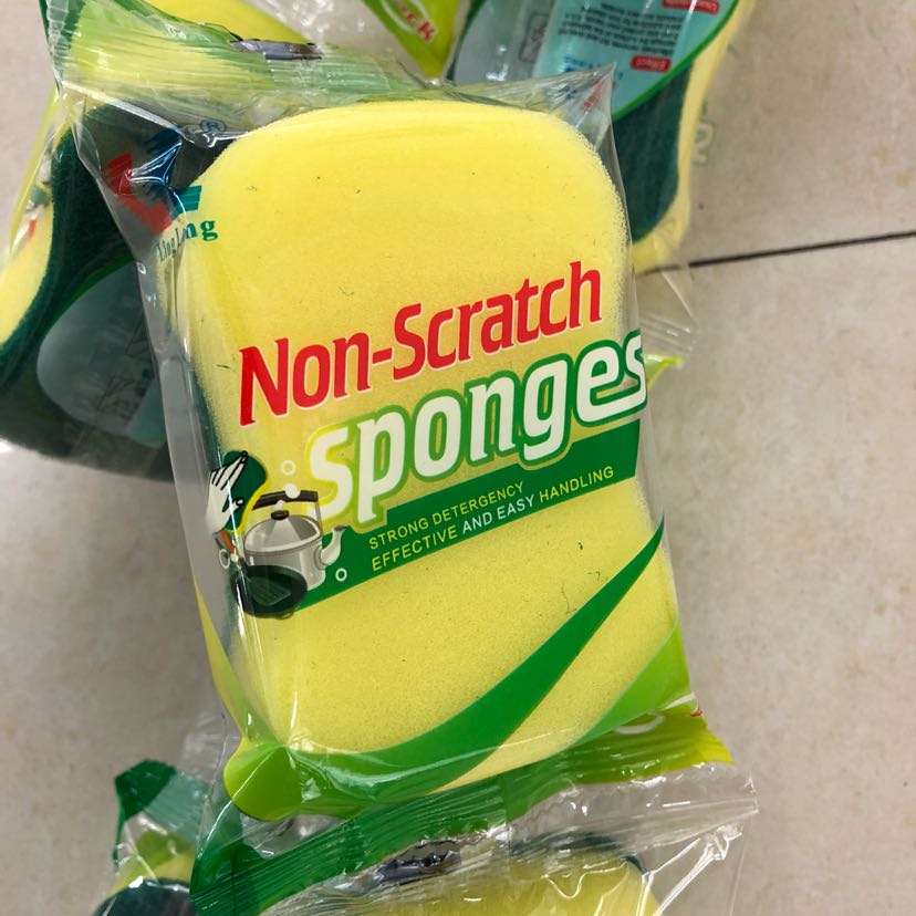 A sponge scouring pad, an 8-shaped sponge cleaning block, and a string of sponge with hanging cards Specification image