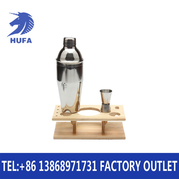 New wooden frame cocktail shaker set, bar cocktail mixing tool accessories, mutual distribution cocktail shaker Application Scenario