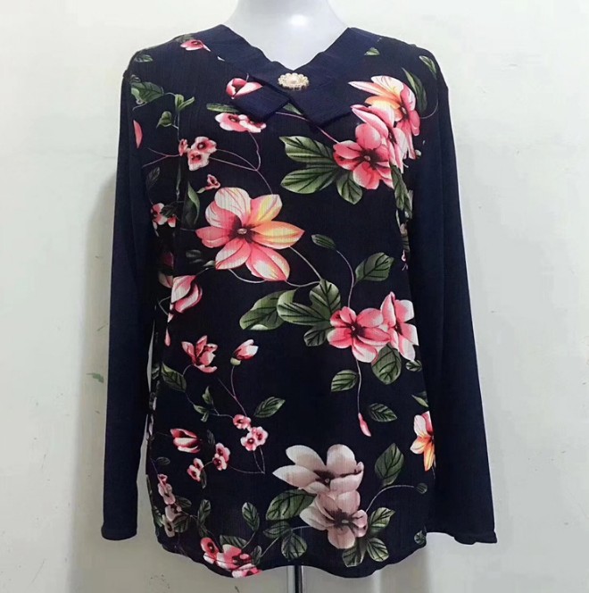The best-selling butterfly collar beauty stripe long-sleeved fashionable middle-aged and elderly women's printed T-shirt details Picture