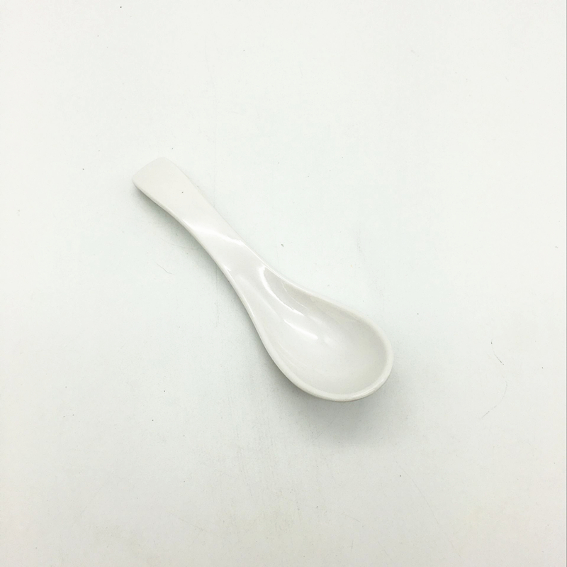 Sunshine Department Store's imitation porcelain tableware plates, white flat base, vegetable plates, dumpling plates, dinner plates and dessert plates Application Scenario