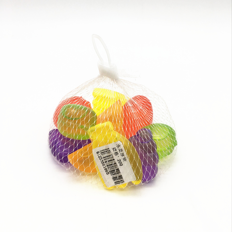 Sunshine Department Store's frozen fruit ice cubes can be reused. The ice cubes can be recycled. Ice cube molds