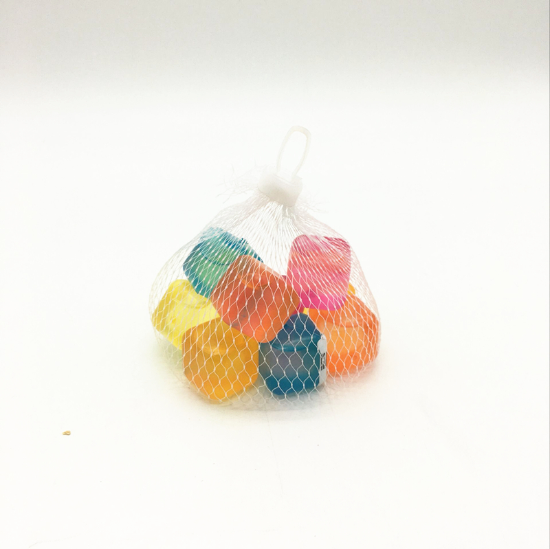 Sunshine Department Store's quick-frozen block ice cubes can be reused. Ice cube circulation ice cubes and ice cube molds