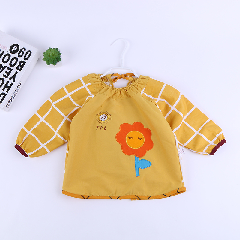 For babies, disposable feeding coverings and feeding clothes can be worn upside down in the food pockets and upside down in the feeding clothes