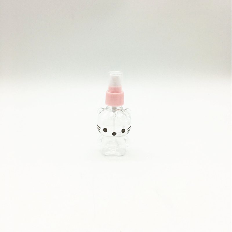 Sunshine Department Store's bagged pink bear spray bottle, travel portable cosmetics, portioned bottle, press spray bottle Application Scenario