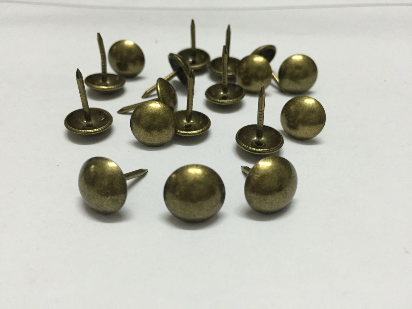 Soft hard wrap clavos de espuma clavos de cobre clavos antiguos clavos decorativos clavos de puerta clavos de sofá clavos de cabeza redonda clavos de cabeza grande clavos de sauce clavos de tambor Application Scenario