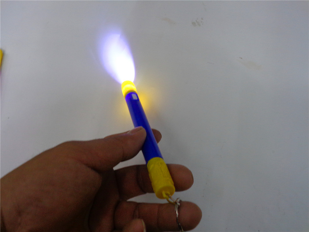 Yiwu children's plastic toys, flashlights, keychains, gifts, night lights, golden hoop rods, street stall supply, factory direct sales details Picture