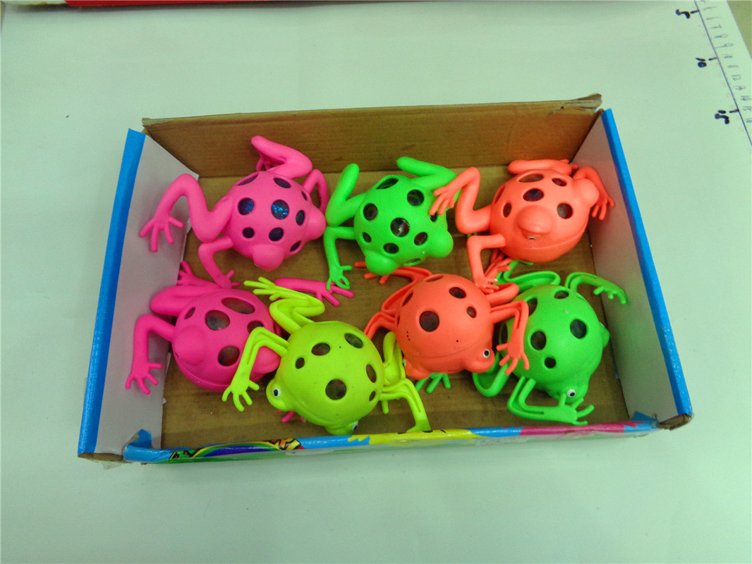 Children's plastic toys, flashlights, keychains, night lights, street stall supplies, gifts, venting frogs, factory direct sales