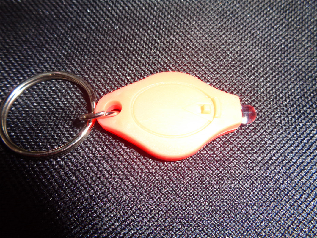 Children's plastic toy fish-shaped CA-001 mini keychain LED night light street stall direct sales from the manufacturer Specification image