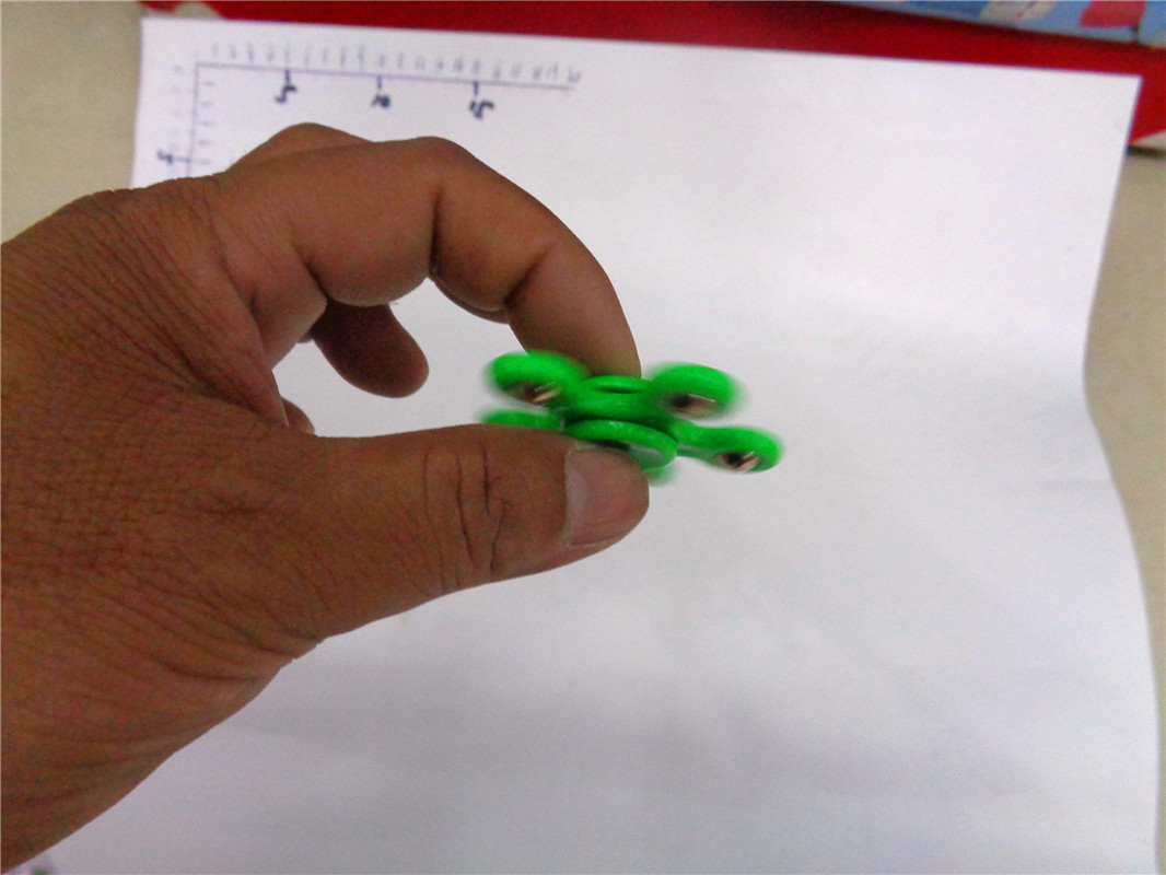 Yiwu children's plastic toy five-bead gyroscope, gift, mini gyroscope, street stall supply, factory direct sales Specification image