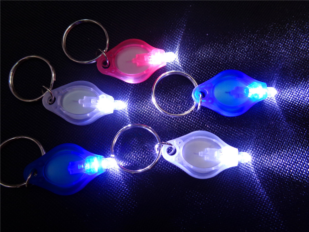 Children's plastic toy fish-shaped CA-001 mini keychain LED night light street stall direct sales from the manufacturer details Picture