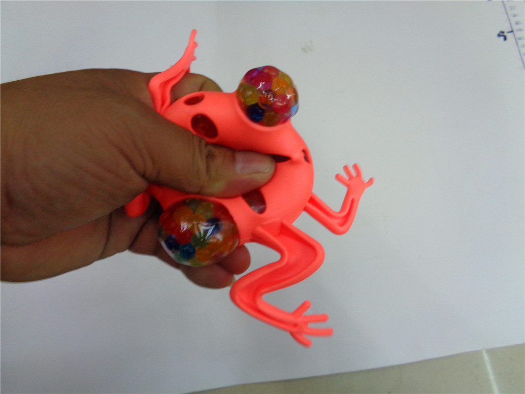 Children's plastic toys, flashlights, keychains, night lights, street stall supplies, gifts, venting frogs, factory direct sales Application Scenario
