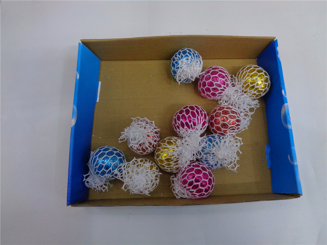 Children's plastic toys, flashlights, keychains, night lights, street stall supply release, 60 # gold powder balls, factory direct sales
