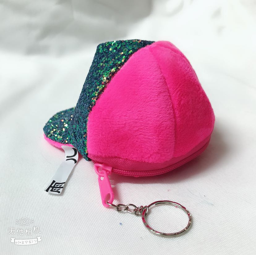 Sequined hat wallet, coin purse, baseball cap, coin purse, plush toy bag Application Scenario