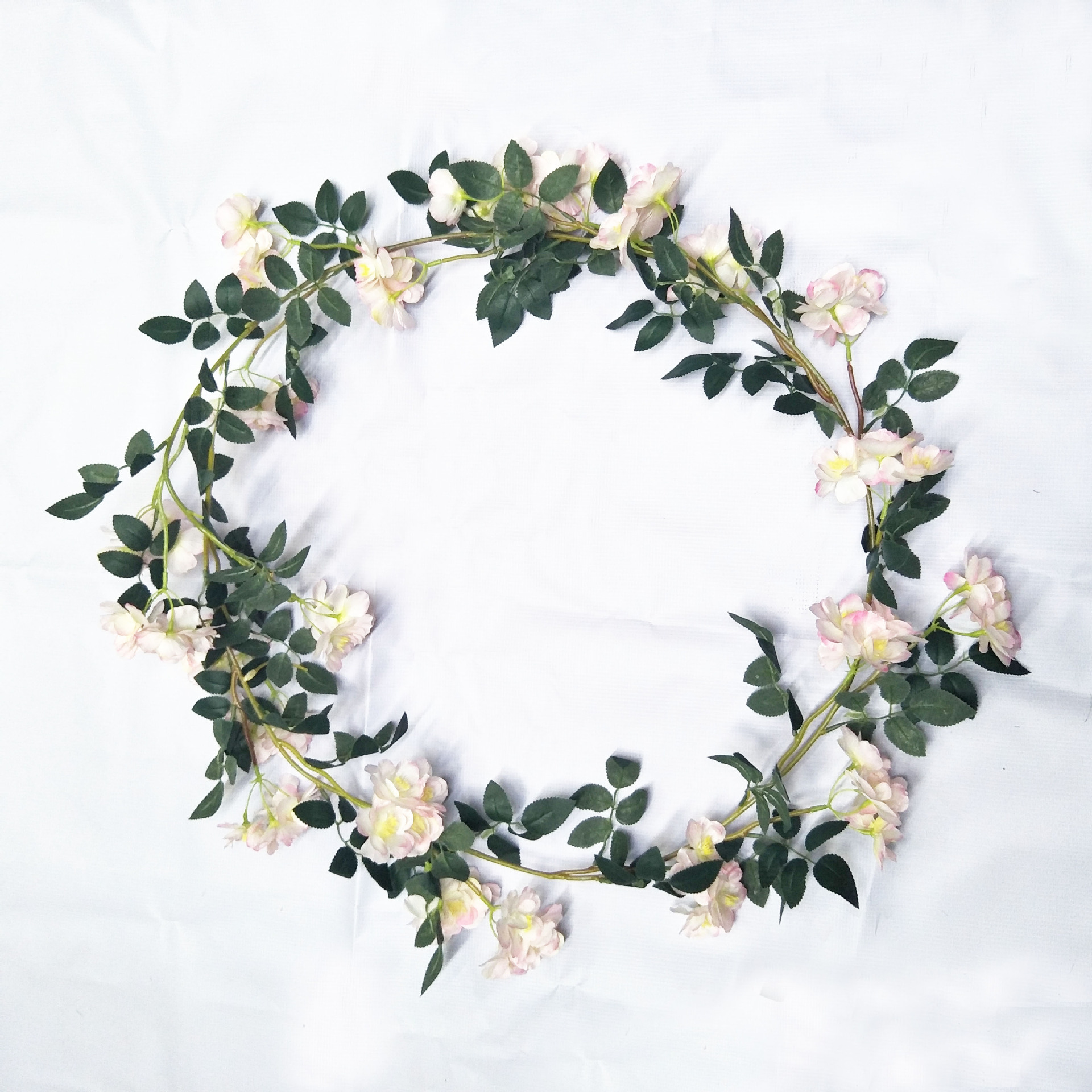 2-meter simulated extended rose flower strip, wedding decoration pipe, decorative flower, simulated vine, simulated flower, crape myrtle vine Application Scenario