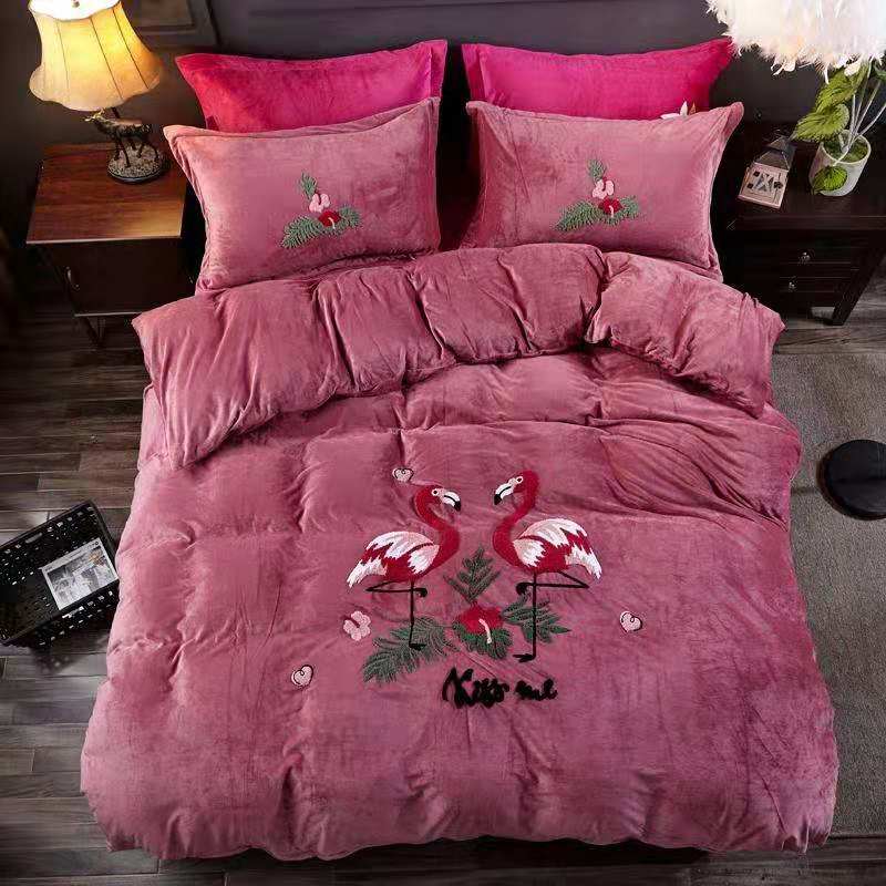 ywxuege Crystal Velvet Exquisite towel embroidered 4 pieces winter thermal bedding - Flamingo bean paste
