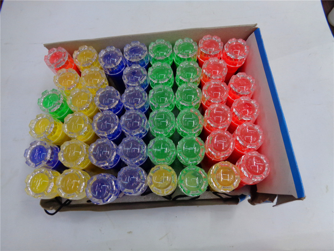Children's plastic toys, flashlights, keychains, gifts, 570 flashlights, night lights, street stall supply, manufacturer wholesale