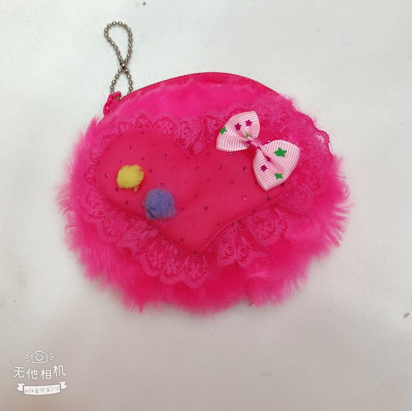 Plush toys, plush coin purse, 10cm round plush heart bag, heart single-shoulder bag Application Scenario