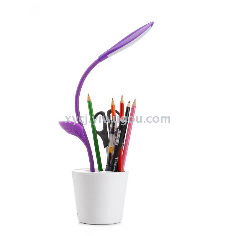 Creative eye-protecting led desk lamp, Doudoumiao cartoon touch pen holder, dormitory children's learning and reading lamp Application Scenario