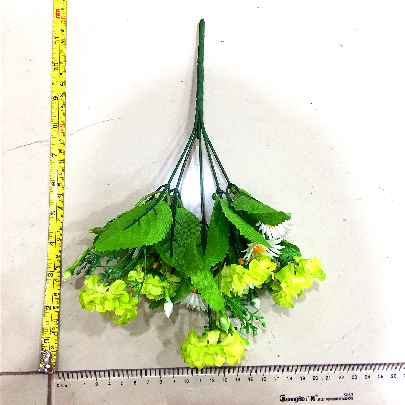 Five artificial flowers of multicolored flower centers details Picture