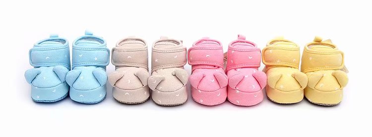 Sherry's autumn baby shoes feature two colorful small corners