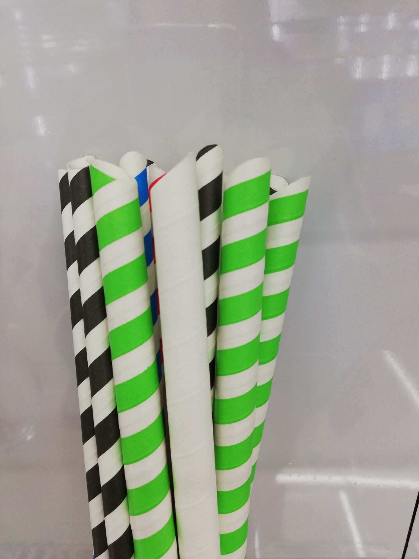 Individual Packaging Cut Artistic Degradation Christmas Party Holiday Coffee Milk Tea Environmentally Friendly Disposable Paper Straws Application Scenario
