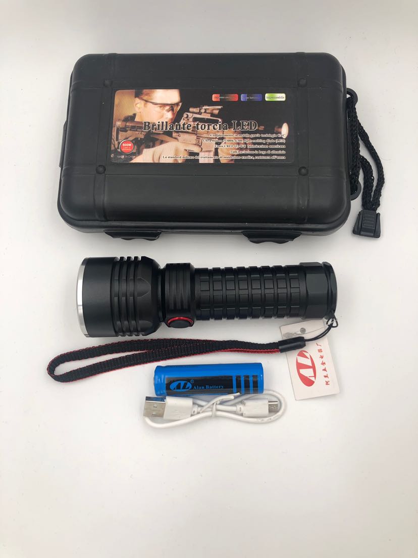 T6 Strong flashlight Ultra-bright T6 flashlight Outdoor emergency flashlight T6 lamp
