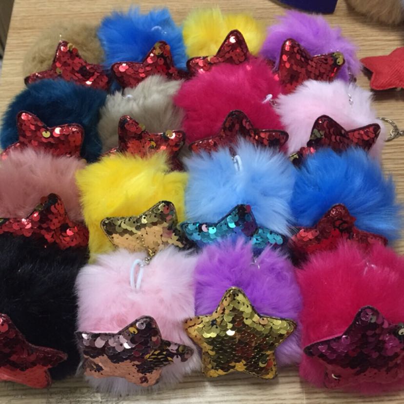 Plush toy fur ball pendant, sequined fur ball pendant, keychain Application Scenario