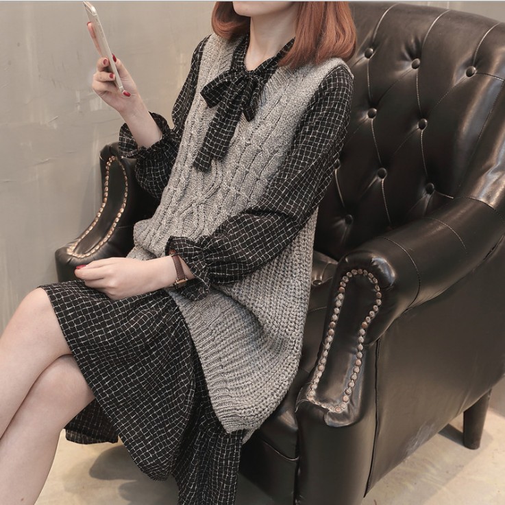 A new and stylish spring outfit for plus-size women, featuring a loose sweater, tank top and skirt that accentuates your figure details Picture