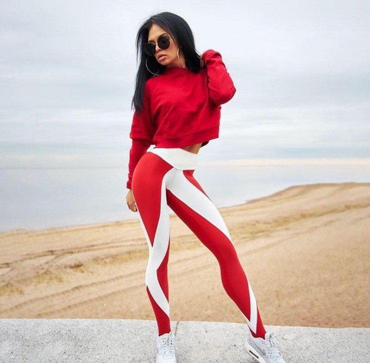Best-selling black and white digital printed European and American sports and fitness pants and yoga pants on Amazon Application Scenario
