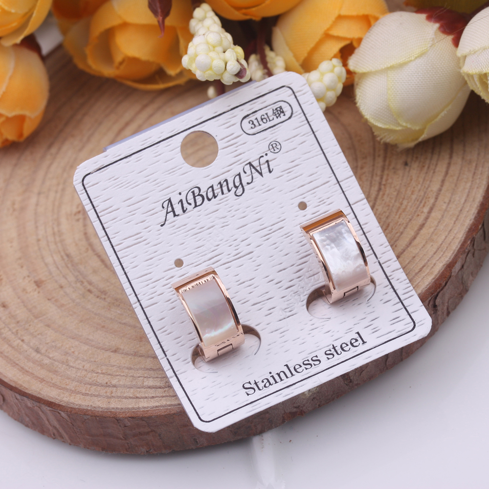 10-yuan store accessory supply: Titanium steel ear studs, women's personalized short hair ear studs, black small earrings, anti-allergy earrings Specification image