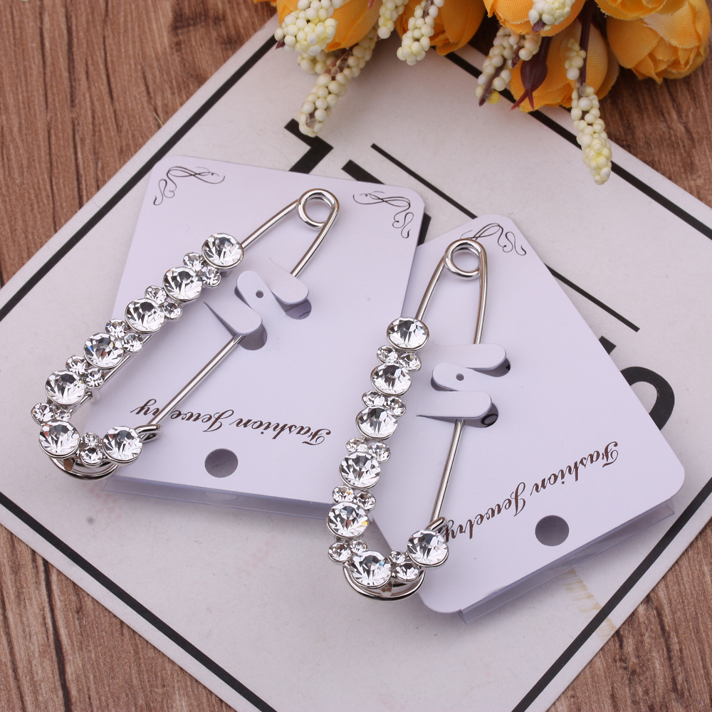 10-yuan store supply: Large brooches, buttons, fashionable corsages, cardigans, sweaters, coats, decorations, silk scarves, buttons, brooches for women details Picture