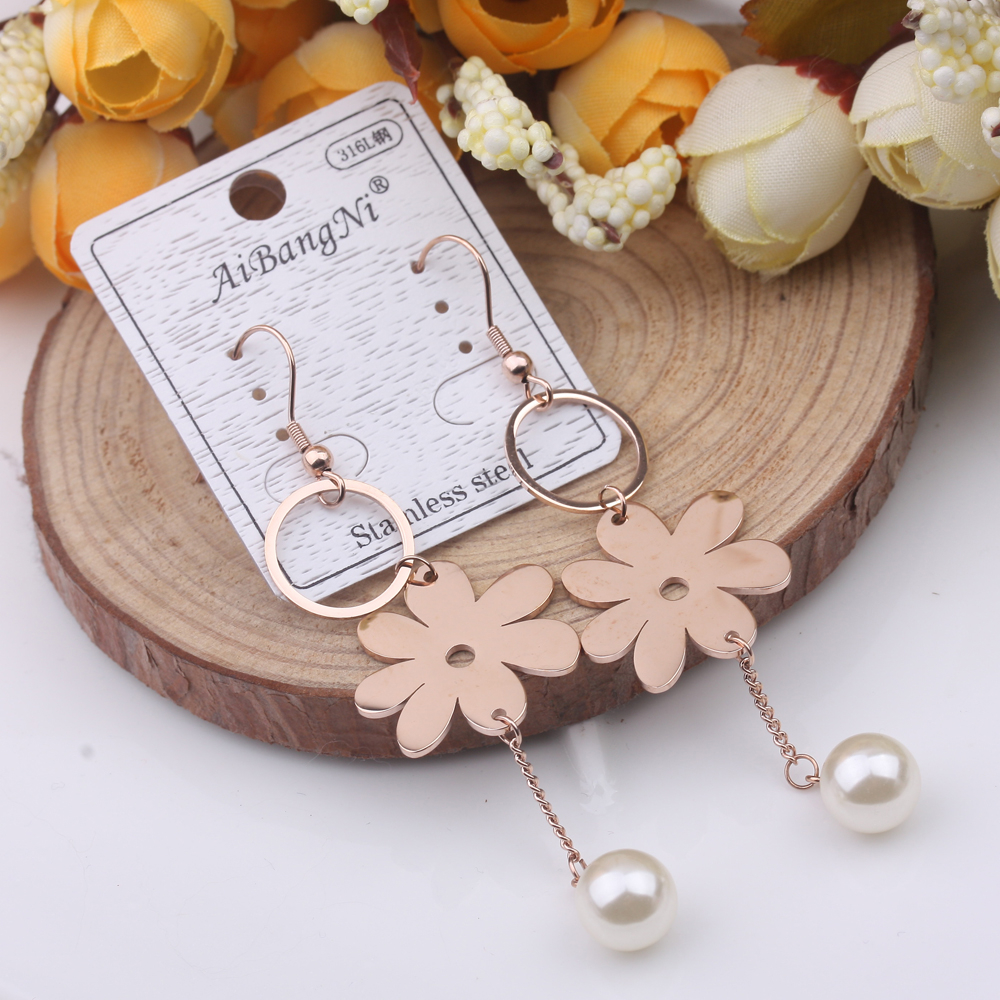 10-yuan store accessories: anti-allergy titanium steel earrings, trendy and fashionable stud earrings, versatile and elegant earrings for women details Picture