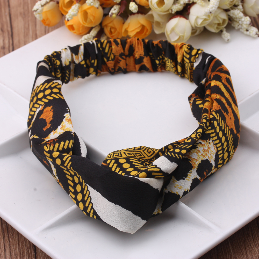 10-yuan store supply of accessories, hair bands, Korean headwear, sweet and forest girl's face wash, hair band, headscarf, and popular hair accessories Application Scenario