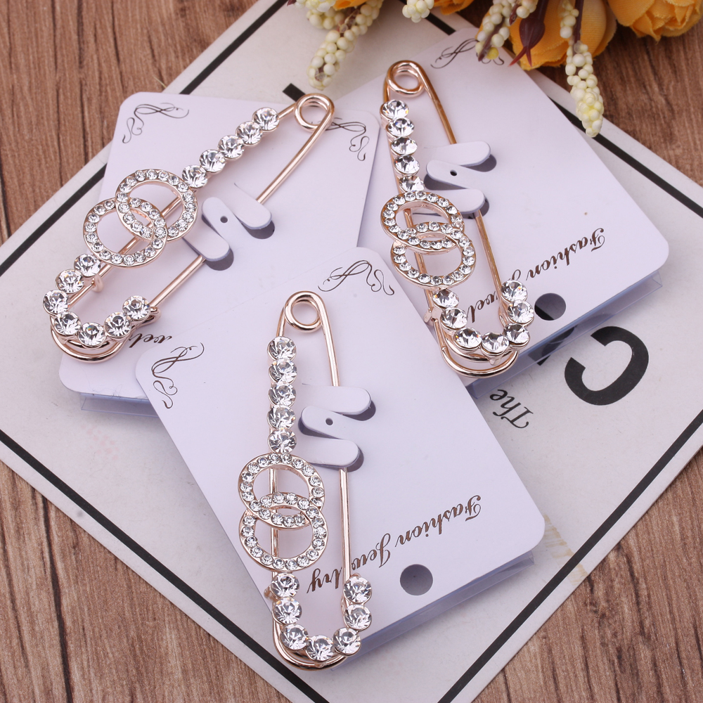 10-yuan store supply: Large brooches, buttons, fashionable corsages, cardigans, sweaters, coats, decorations, silk scarves, buttons, brooches for women Application Scenario