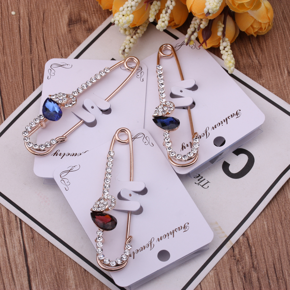 10-yuan store supply: Large brooches, buttons, fashionable corsages, cardigans, sweaters, coats, decorations, silk scarves, buttons, brooches for women Specification image