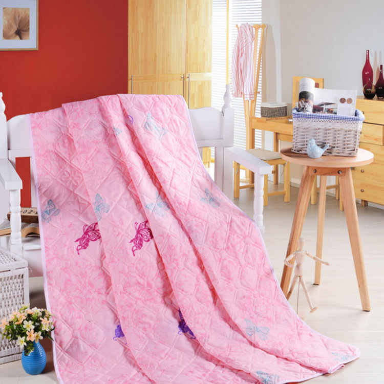 Xiusi Bedding is offering special discounts on summer cool quilts, ultrasonic summer quilts, diamond fleece air conditioning quilts, and gift group purchases for summer cool quilts