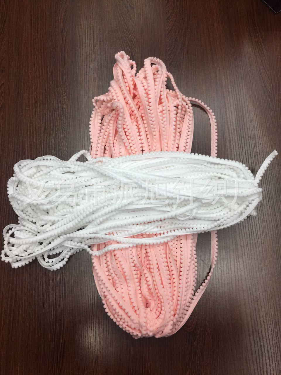 The tassel bud edge ball lace is approximately 1cm wide. Factory direct sales of the tooth edge ball lace Application Scenario