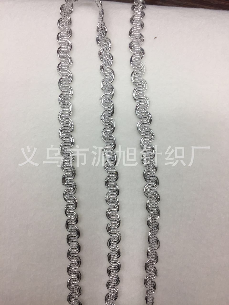 Factory direct sales of 0.6CM wide ethnic clothing accessories with silver middle-curved lace and cored wire Application Scenario