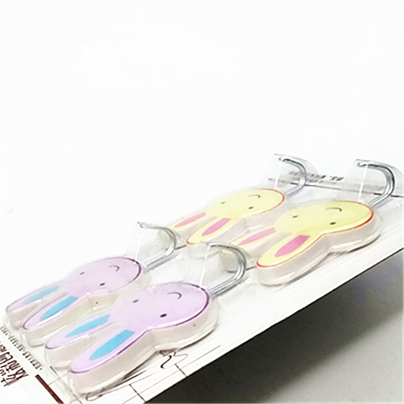 The strong adhesive hooks of Sunshine Department Store are used to bear the weight of the wall, and the clothes are hung behind the door without holes in a cartoon style, which is very cute Application Scenario