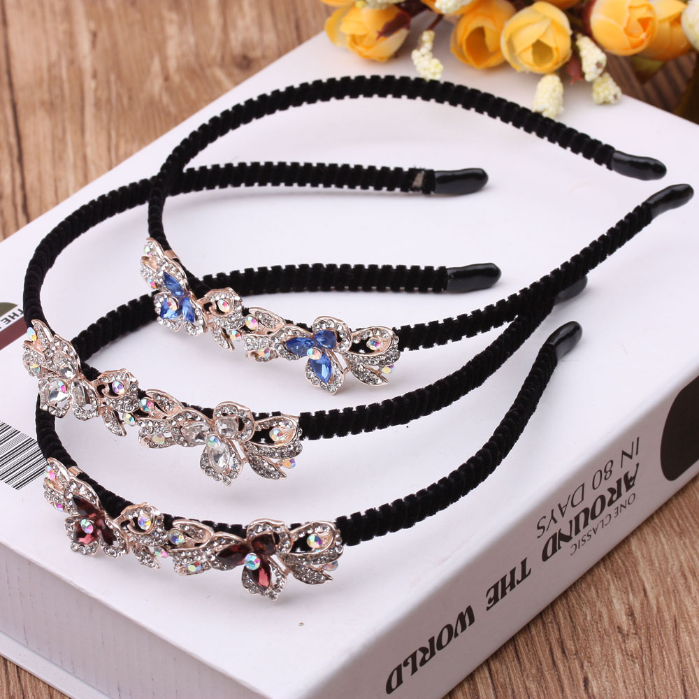 وعشرة اطارات من الحلي details Picture