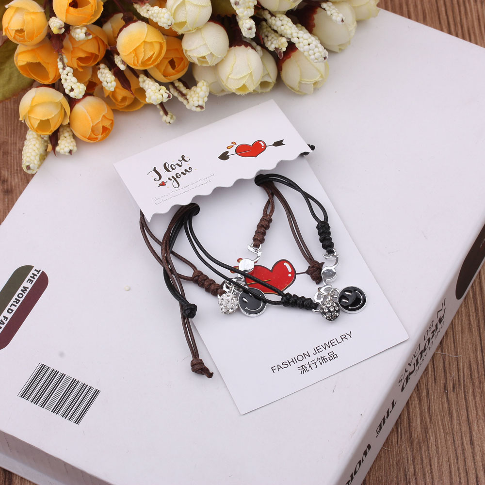 10-yuan store accessories, couple bracelets, a couple of Korean version bracelets, Japanese and Korean student bracelets, accessories and gifts Application Scenario