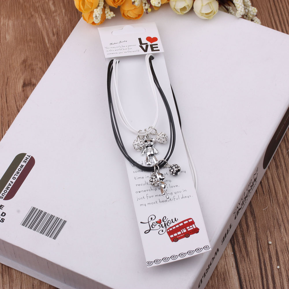 10-yuan store jewelry couple necklace, Korean version student simple and artistic pendant for men and women, creative commemorative gift Application Scenario