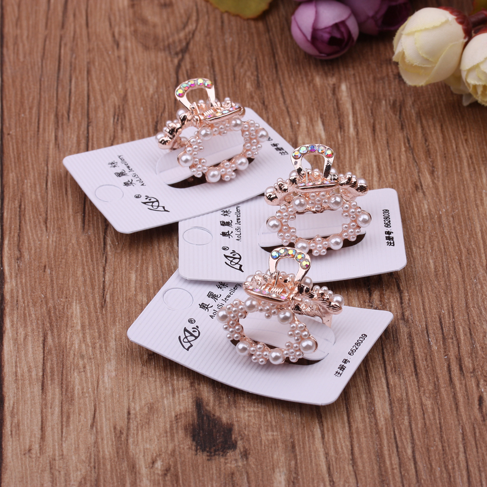 5-yuan store supply: Small hair clippers, Korean water diamond simple bangs hair clippers, mini top hair clippers