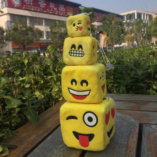 Plush toy dice pendant, plush pendant, smiling face expression dice pendant, suction cup hook expression pendant details Picture
