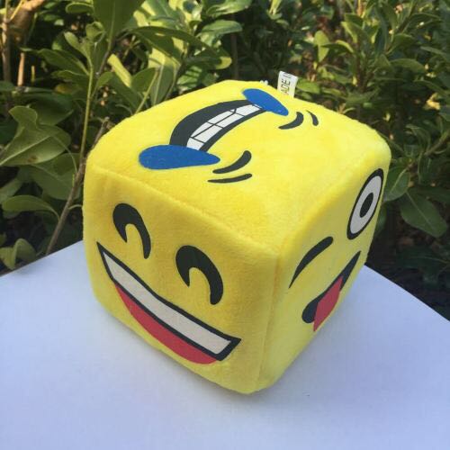 Plush toy dice pendant, plush pendant, smiling face expression dice pendant, suction cup hook expression pendant Application Scenario